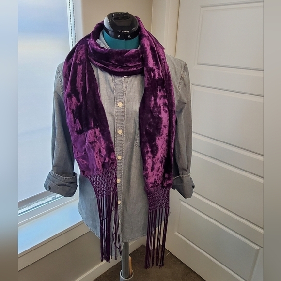 PURPLE SCARF LOT OF TWO VELVET SCARF FRINGE ENDS TRIANGLE SHAWL WRAP WOMEN OS - Picture 7 of 11